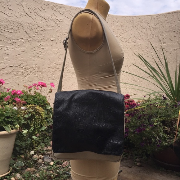 Vintage Conceal Carry Messenger Bag w/ Holster - Picture 10 of 13